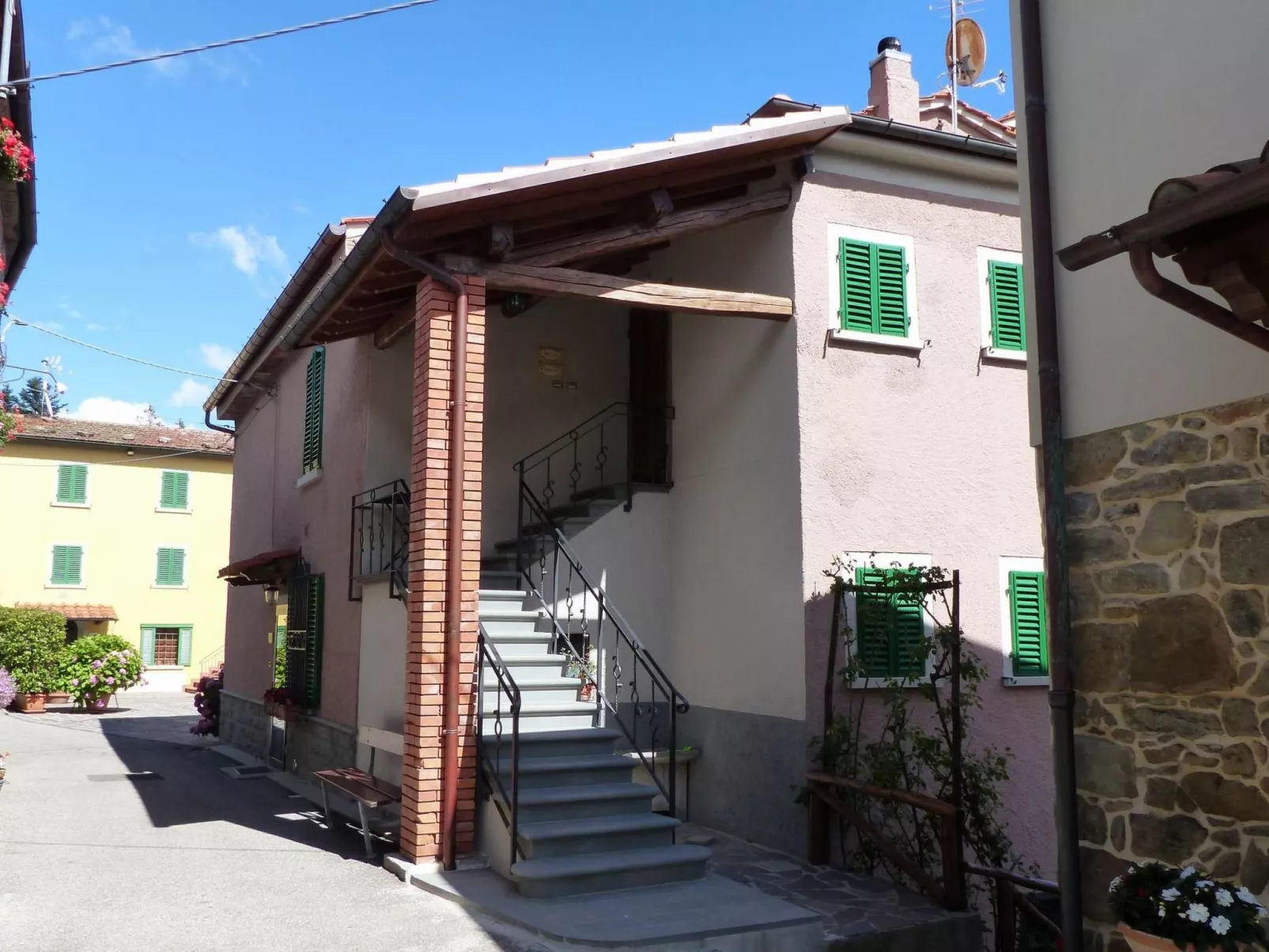 'Case cioni' mit Schwimmbad-Draußen