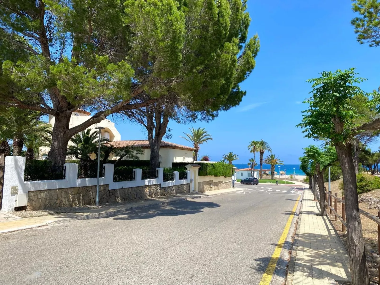 Villa mit einem Nebengebäude auf weitläufigem Garten in Strandnähe-Image-tags.info