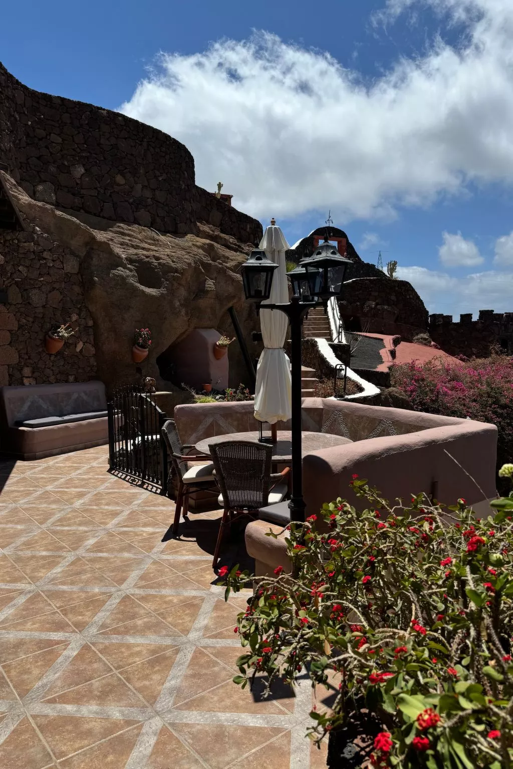 Schlafen in einer vulkanischen Höhle-Inside