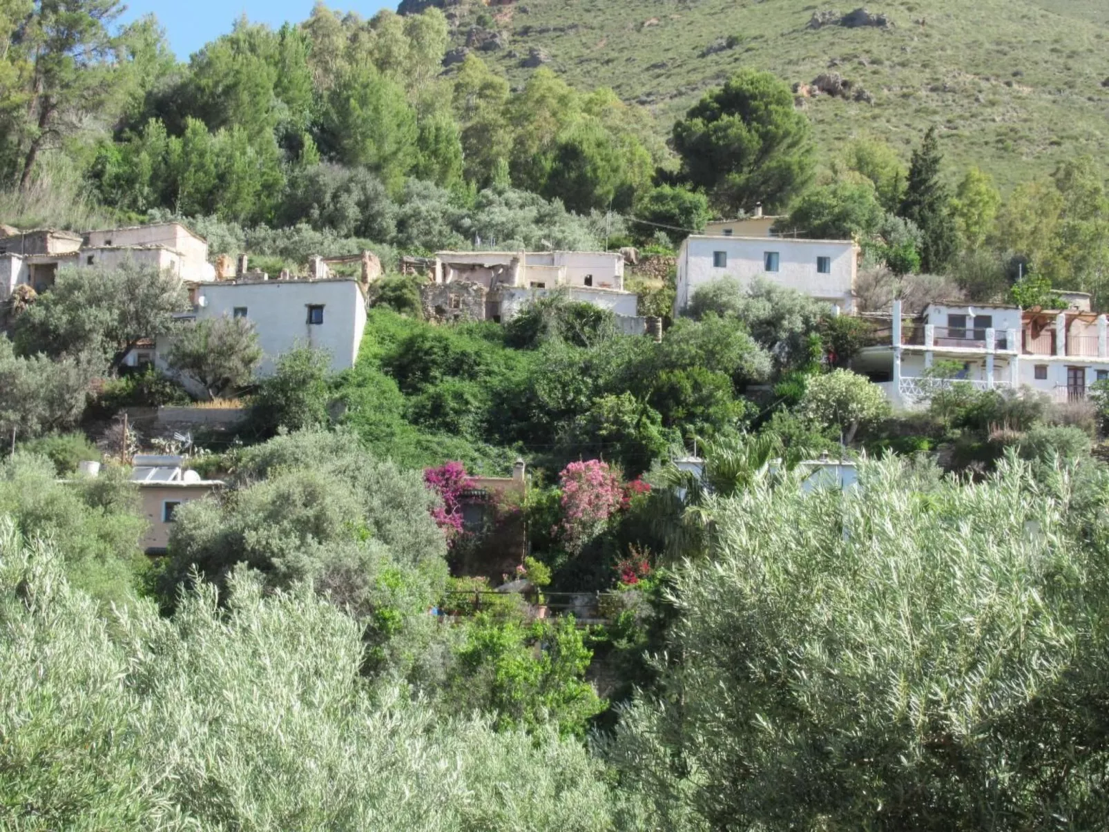 Gemütliches Ferienhaus in Tíjola mit Grill, Garten und Terrasse-Dehors