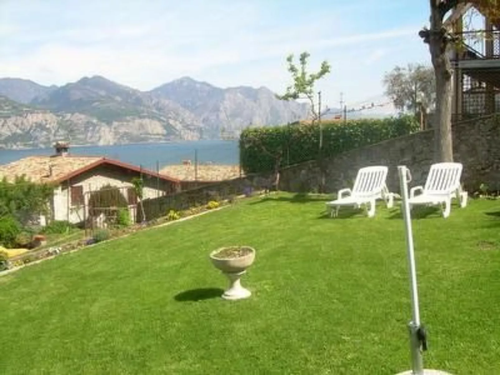 Wohnung nr. 2 im Casa Mary mit Balkon und Seeblick-Outside