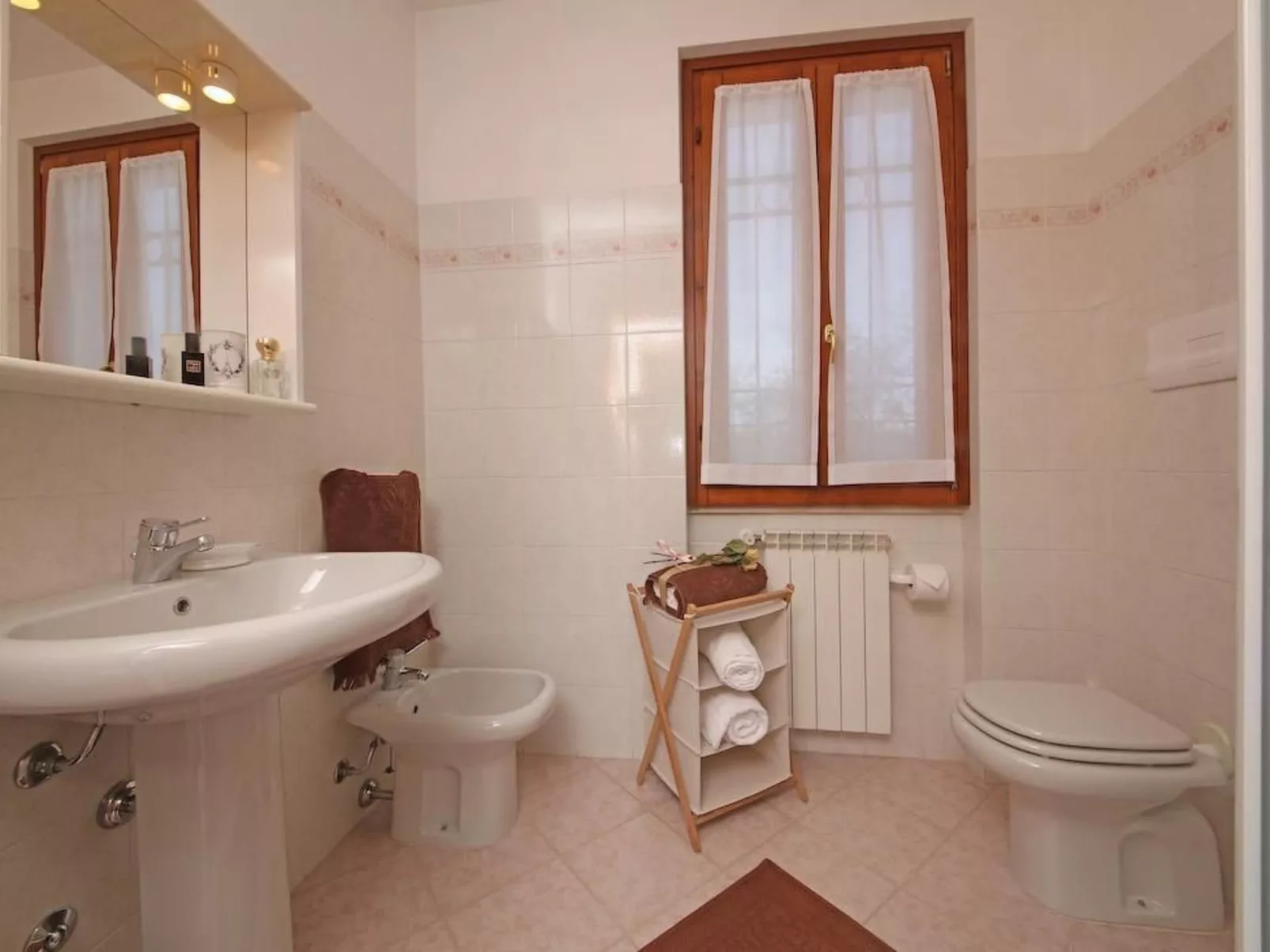 Wohnung mit Privatparkplatz und Aussicht-Dedans