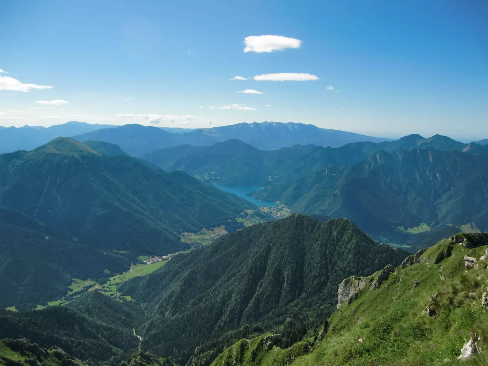 Wohnung im ersten Stock mit schönem Seeblick-Outside