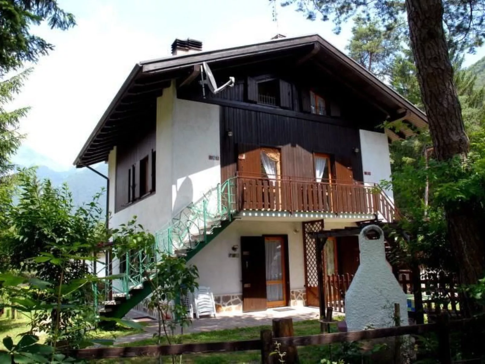 Erdgeschosswohnung mit privatem Garten-Draußen