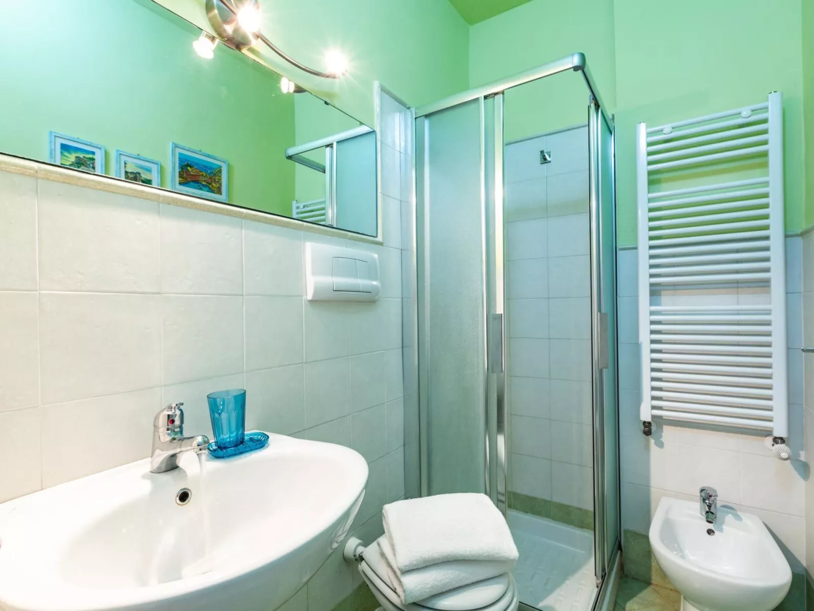 Wohnung mit separatem Eingang und kleinem privaten Innenhof.-Dedans