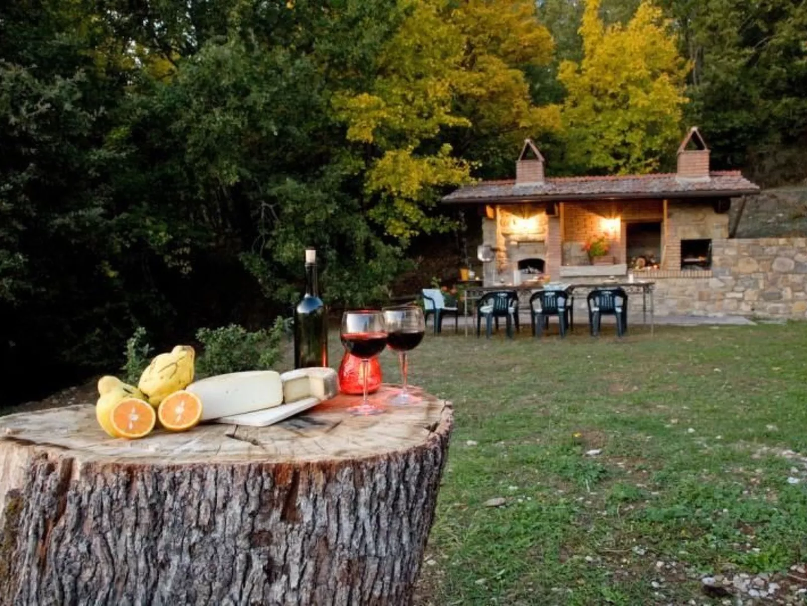 Villa Pruneto mit Pool in den Hügeln der Toskana-Outside