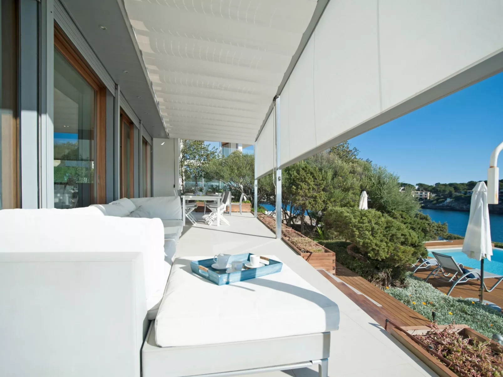 Majestätische Villa mit 5 Schlafzimmern und Pool direkt am Meer-Image-tags.info