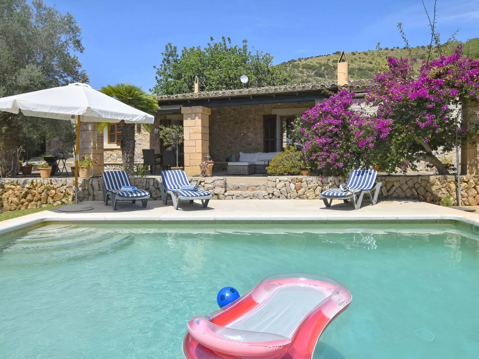 Finca mit Bergblick, Schwimmbad und Klimaanlage.-Draußen