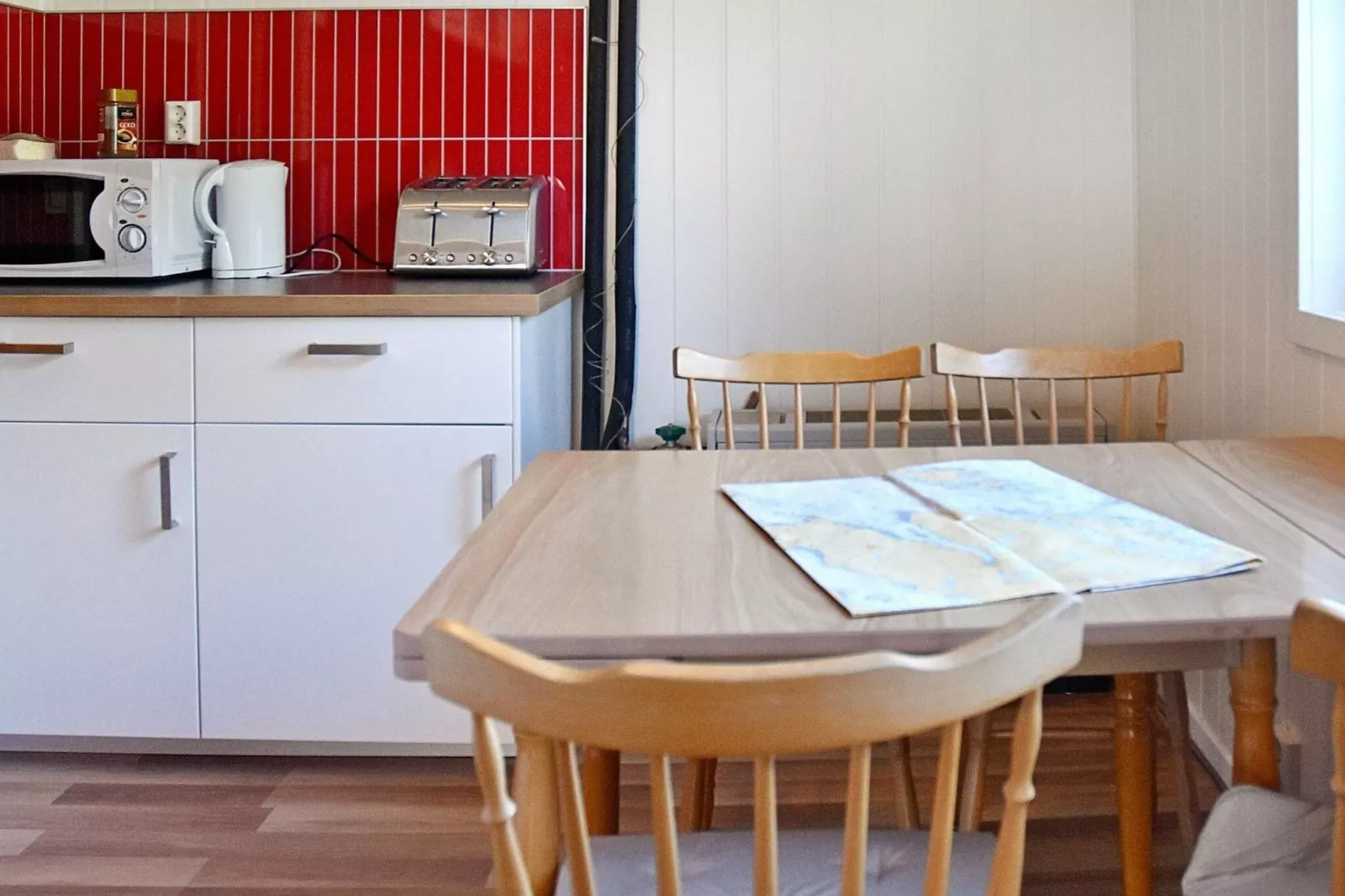 60733 - LITEN BOENHET-Indoor