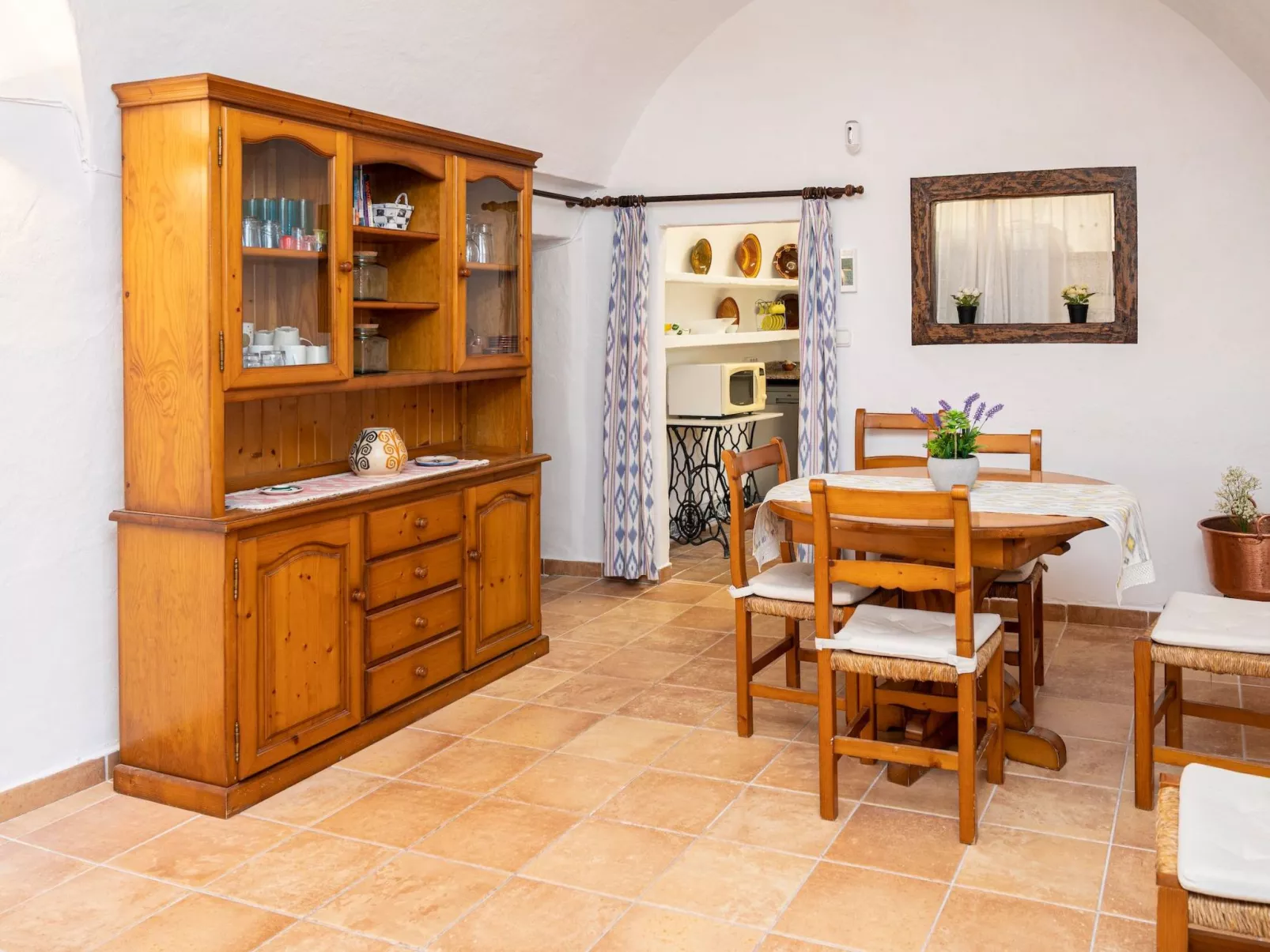 Villa Moli de Ca n'Orell-Inside