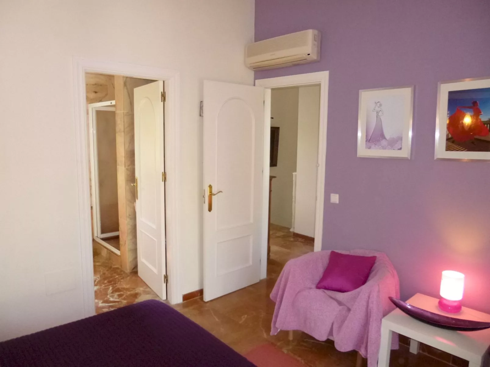 Mit Blick auf das Wasser-Inside