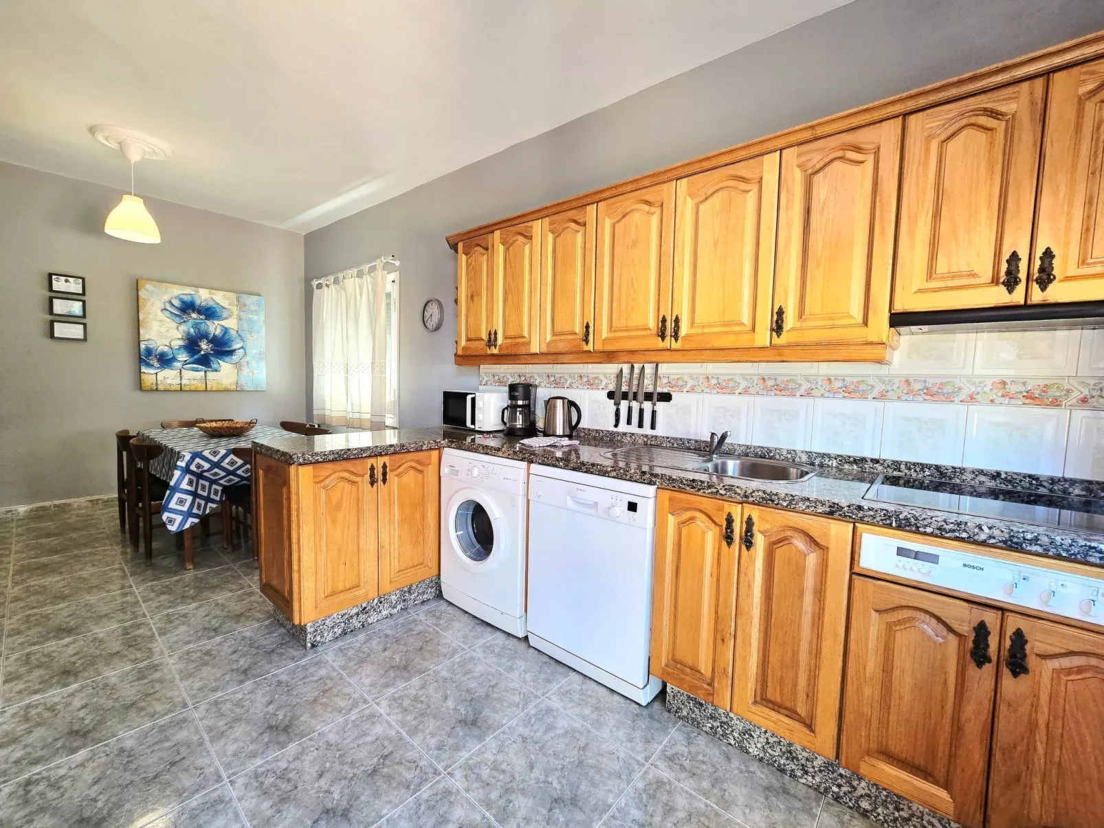 Haus mit Wifi und Terrasse direkt am Strand-Drinnen