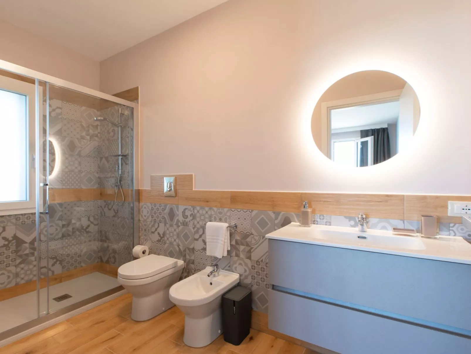 Villa mit Panoramablick auf das Meer, umgeben von der Natur-Dedans