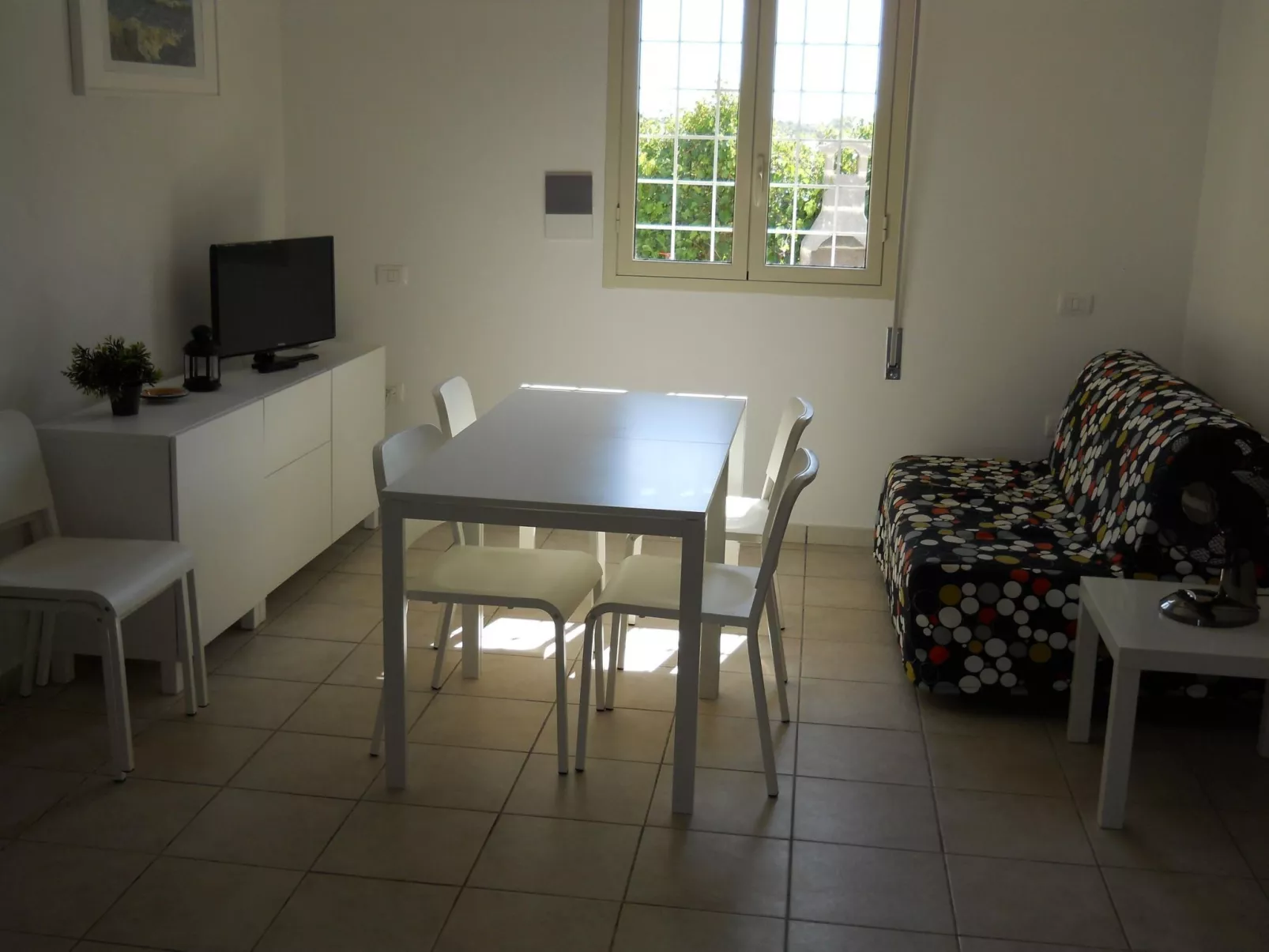 Ebenerdig auch für Rollstuhlfahrer geeignet mit Terrasse und Parkplatz-Image-tags.info