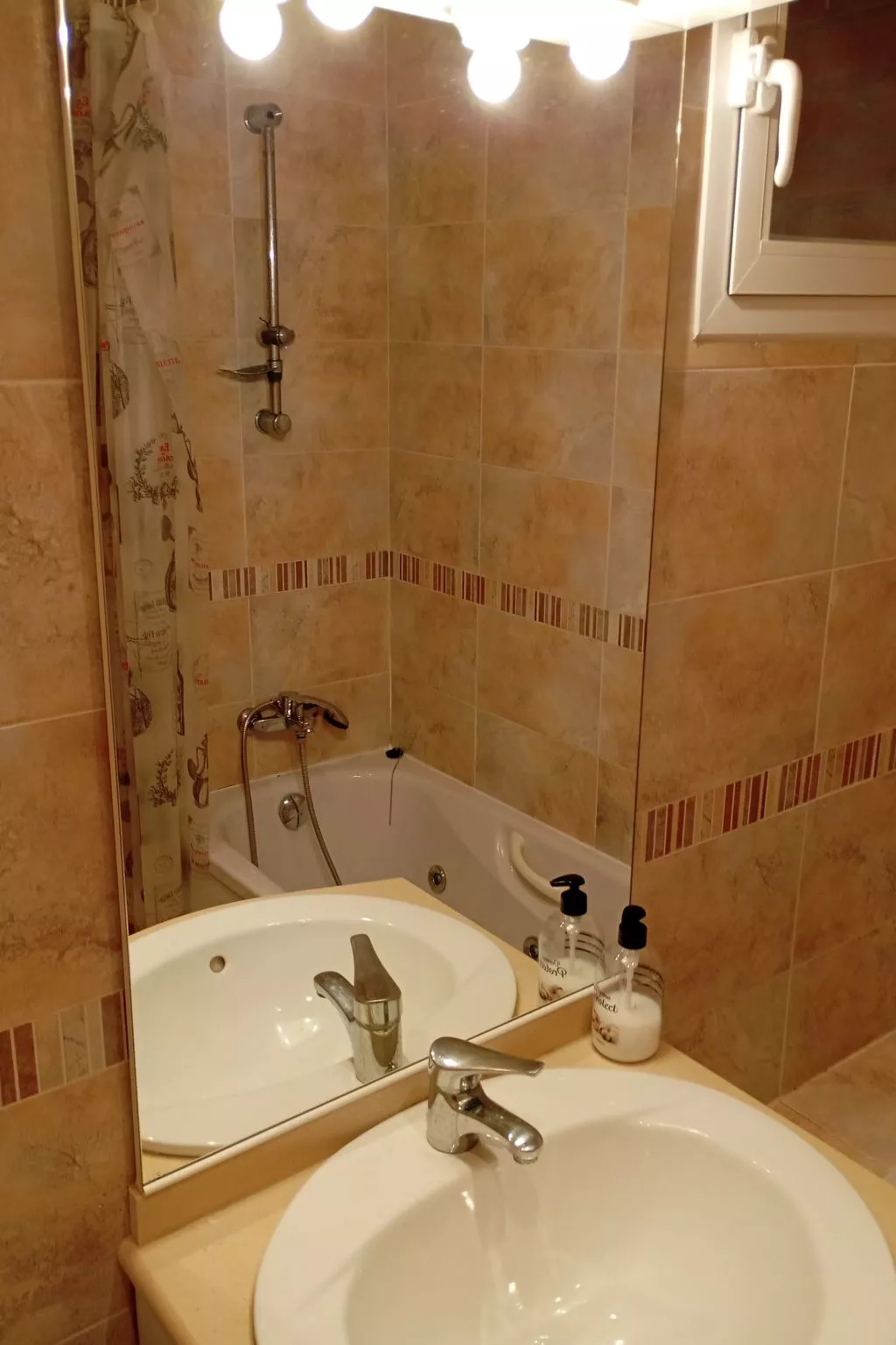 Drei-Schlafzimmer-Wohnung mit Blick auf das Meer-Dedans