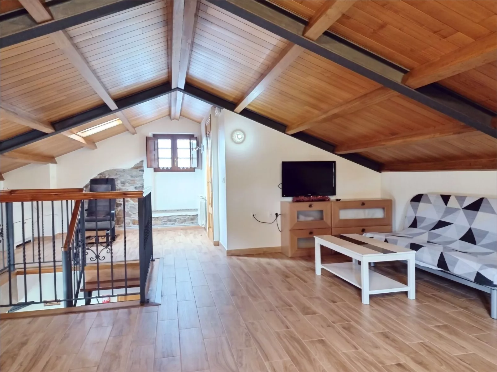 Schönes Duplex mit Aussicht, Pool und Garten-Image-tags.info