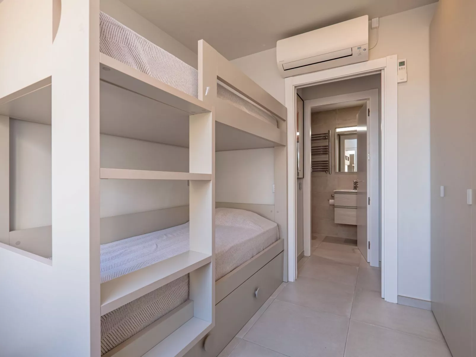 Costabravaforrent Marina, schöne Wohnung in erster Meereslinie-Dedans