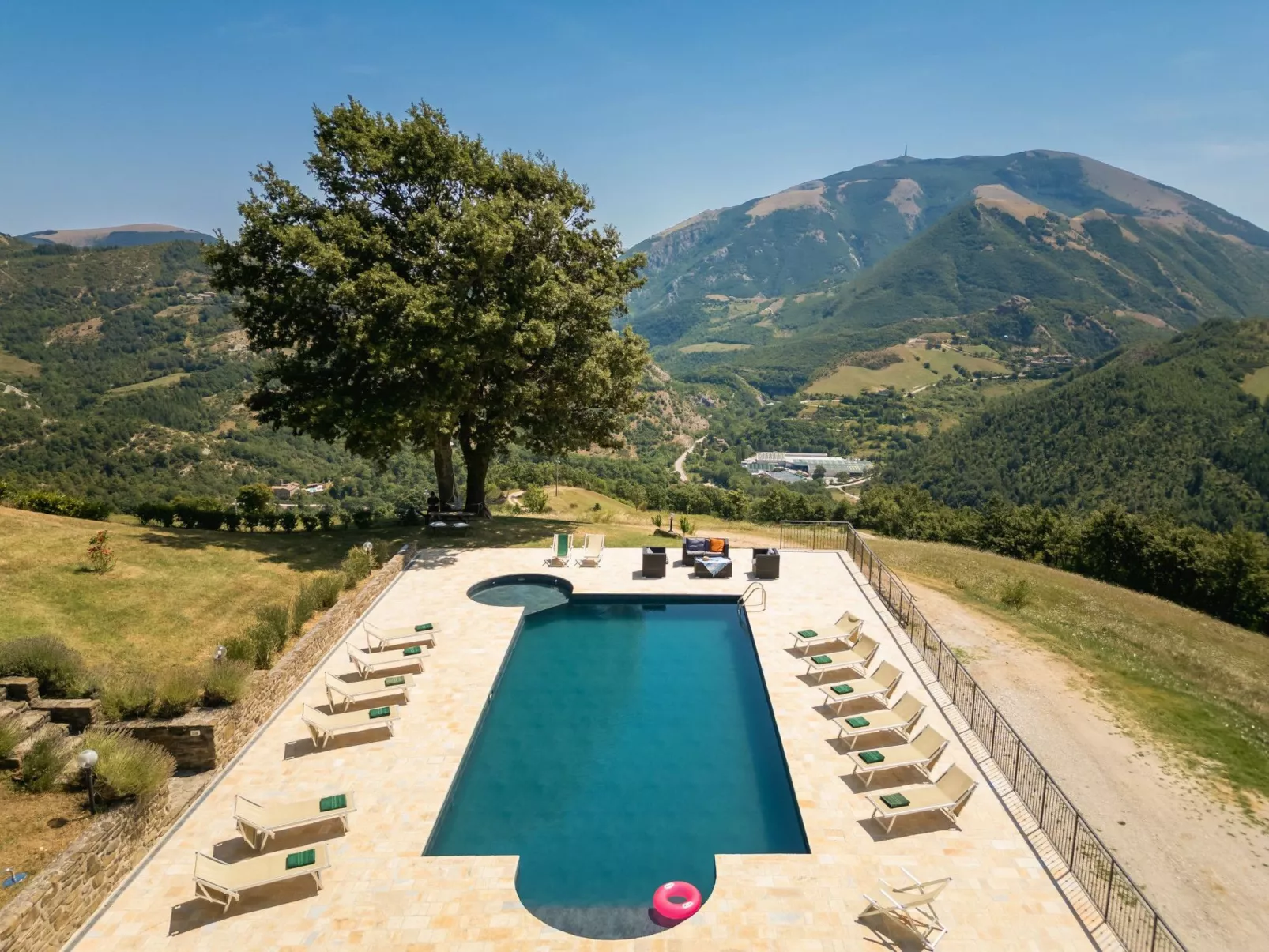 Ca Quattrocchi, Marcheholiday-Draußen