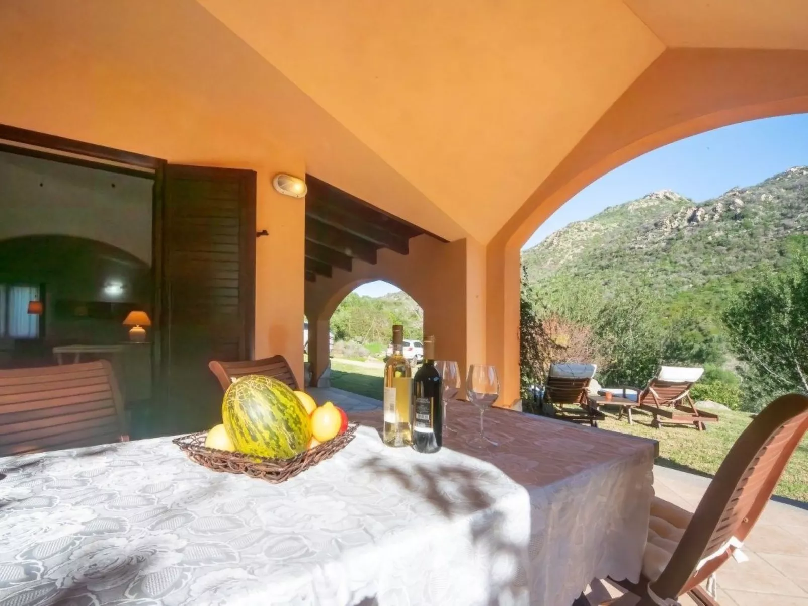 Schöne moderne Villa in privater Lage, umgeben von üppiger Natur-Image-tags.info