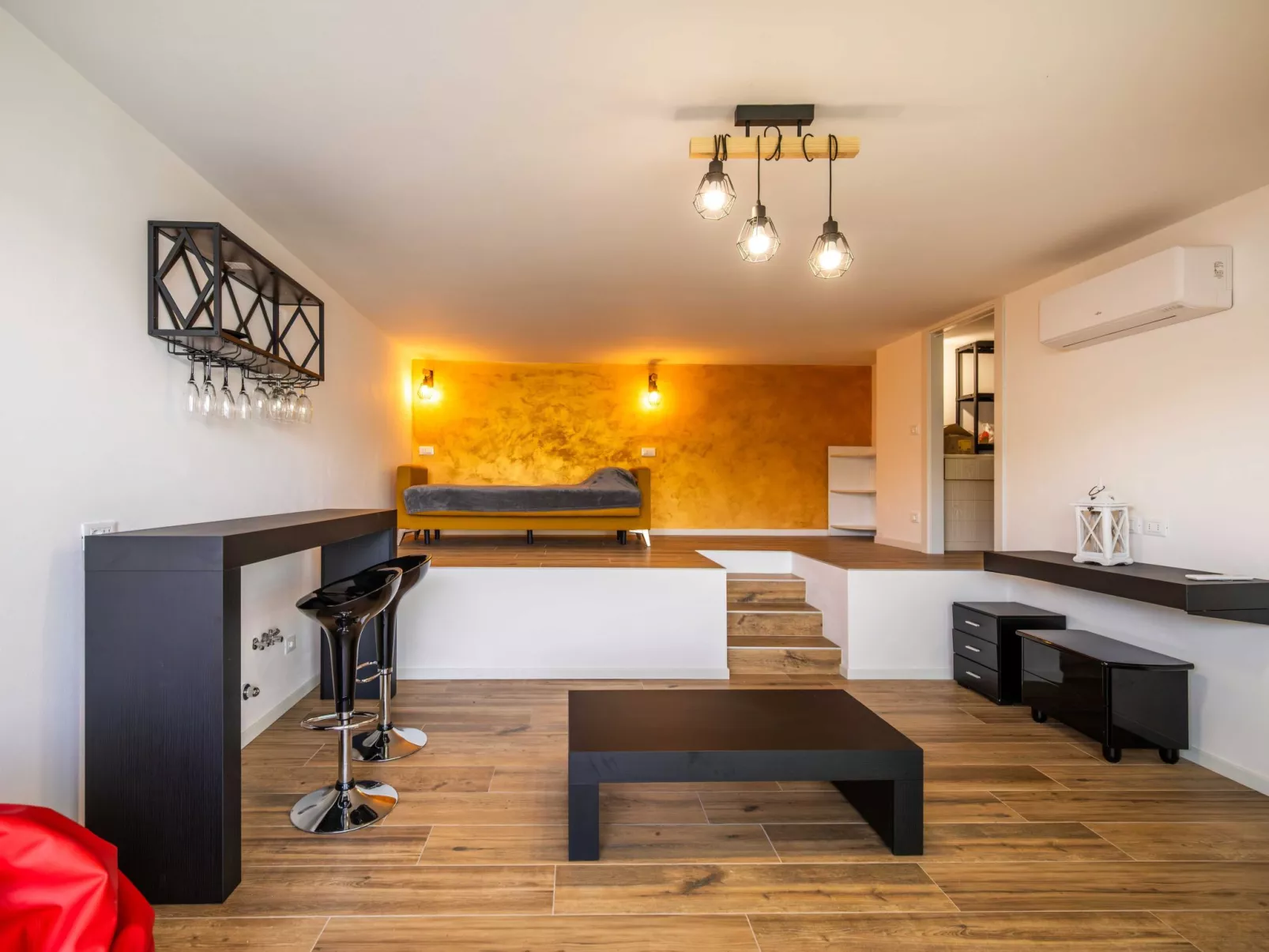 Privater Pool und herrlicher Seeblick-Drinnen