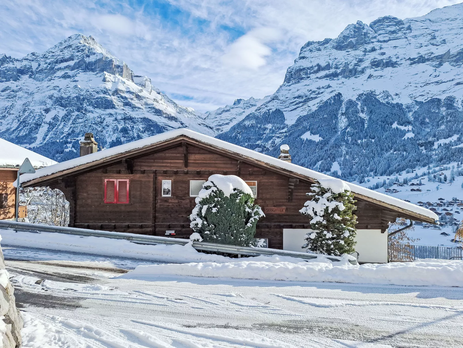 Chalet Shangri La-Outside