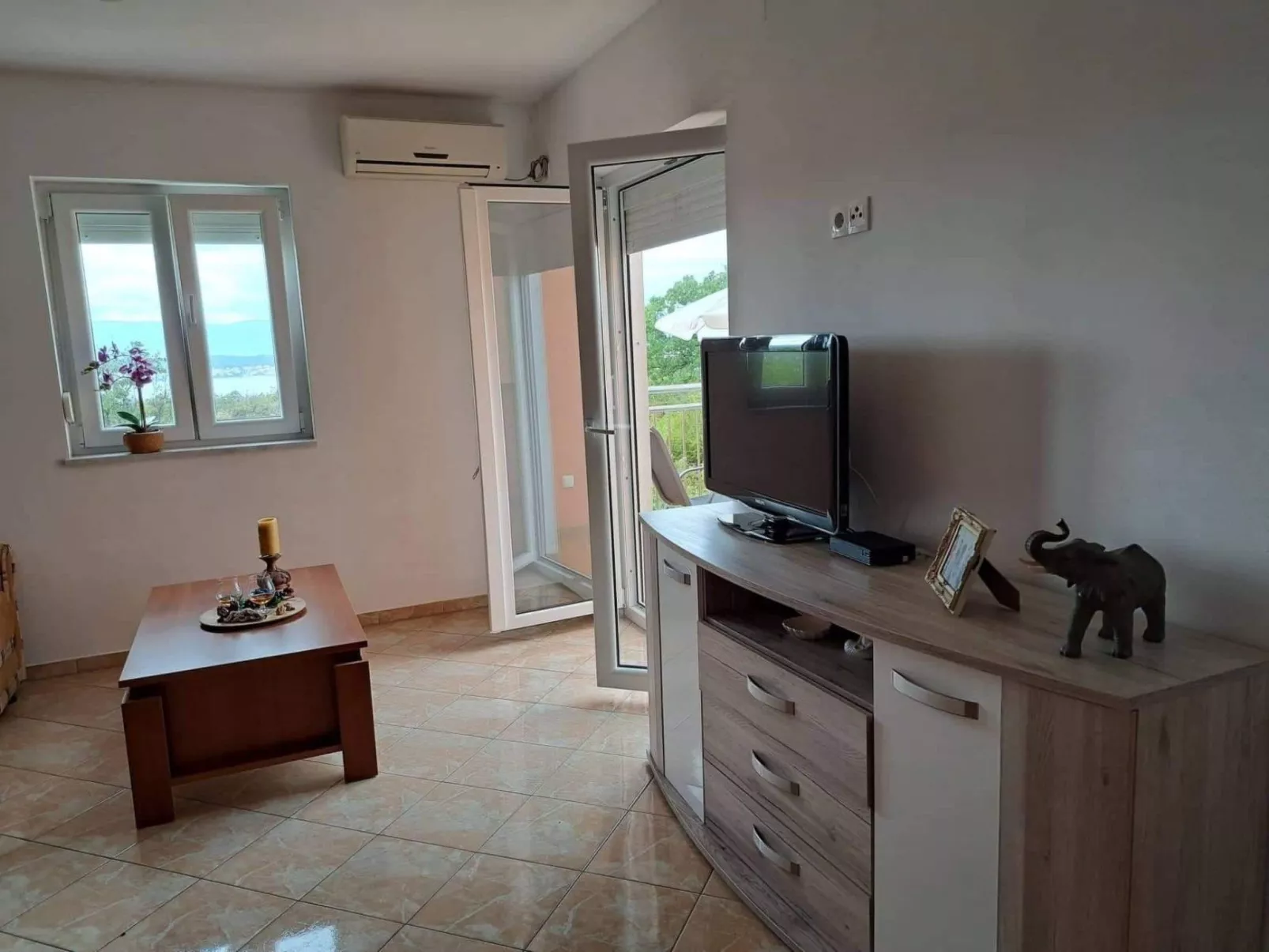 Wohnung mit Terrasse-Inside