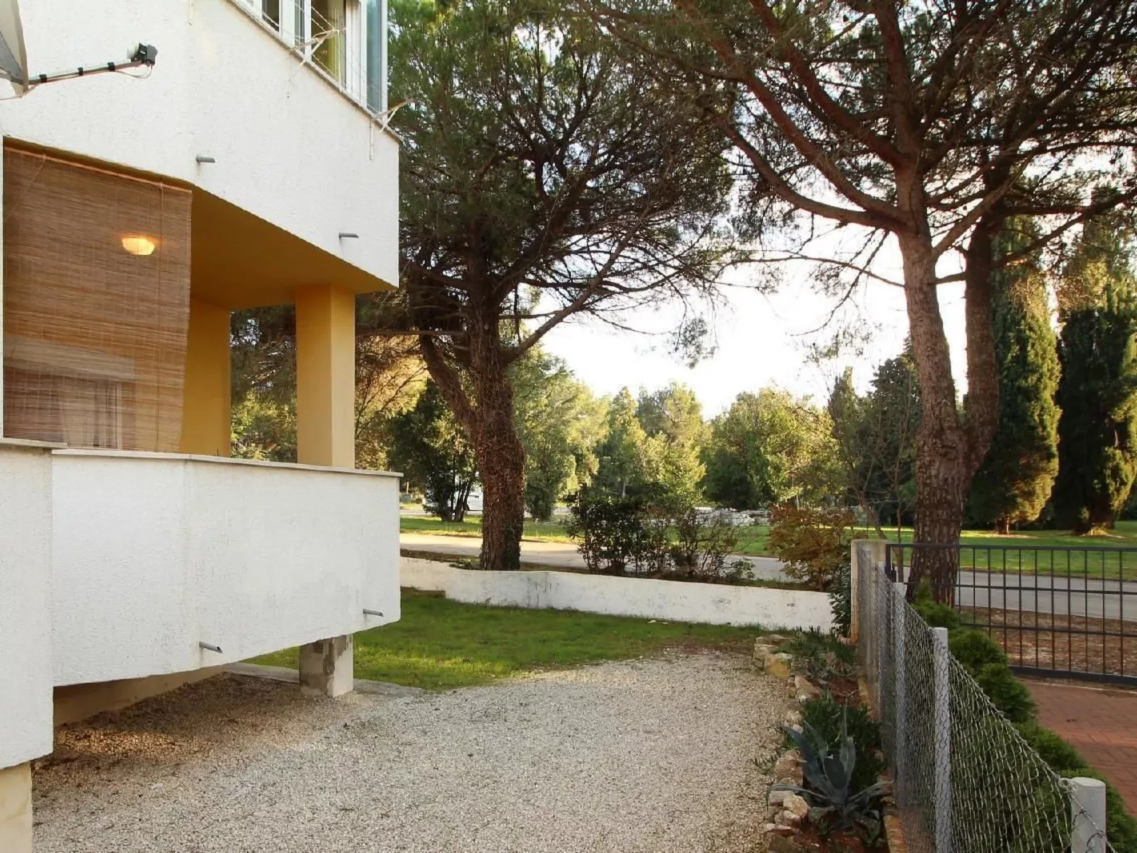 Schönes Apartment, privater Parkplatz und Strand in der Nähe-Outside