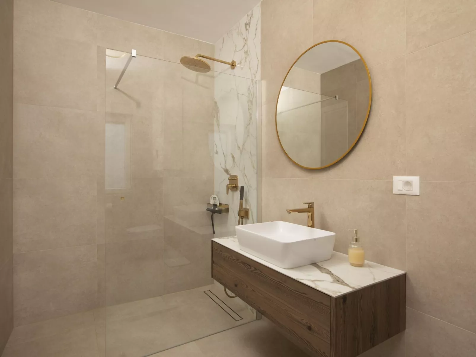 Villa Oasis mit beheiztem Pool, 700 m vom Meer entfernt-Image-tags.info