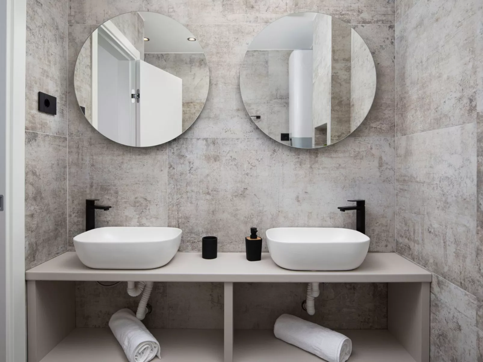 "Amore Bijeca - B6"-Inside