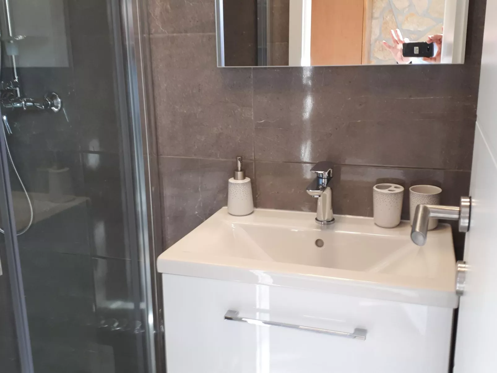 Direkt am Meer liegendes Apartment mit Garten-Dedans