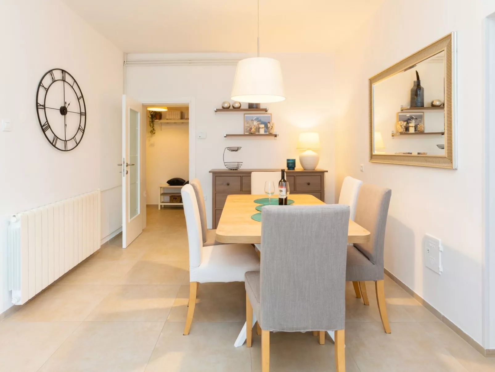 Tia, Wohnung mit Pool-Inside