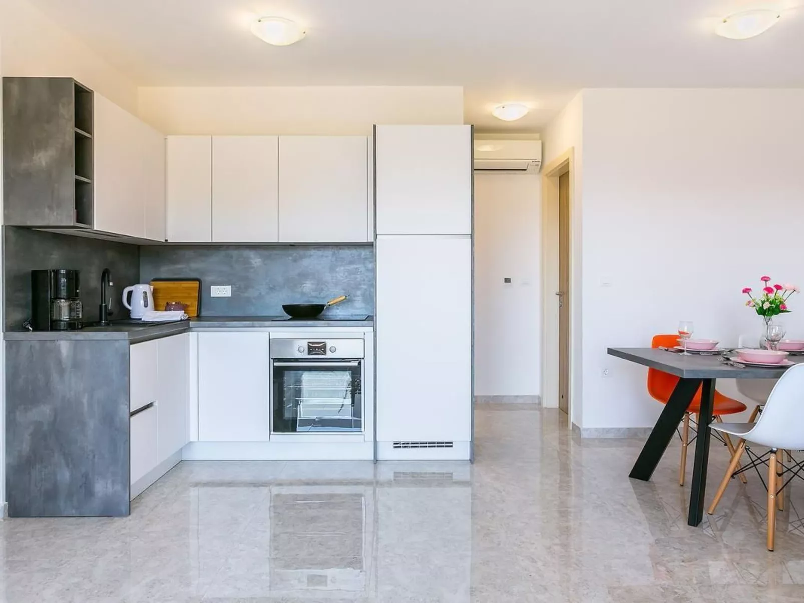 Wohnung "Nevia 6" mit Blick auf das Wasser-Dedans