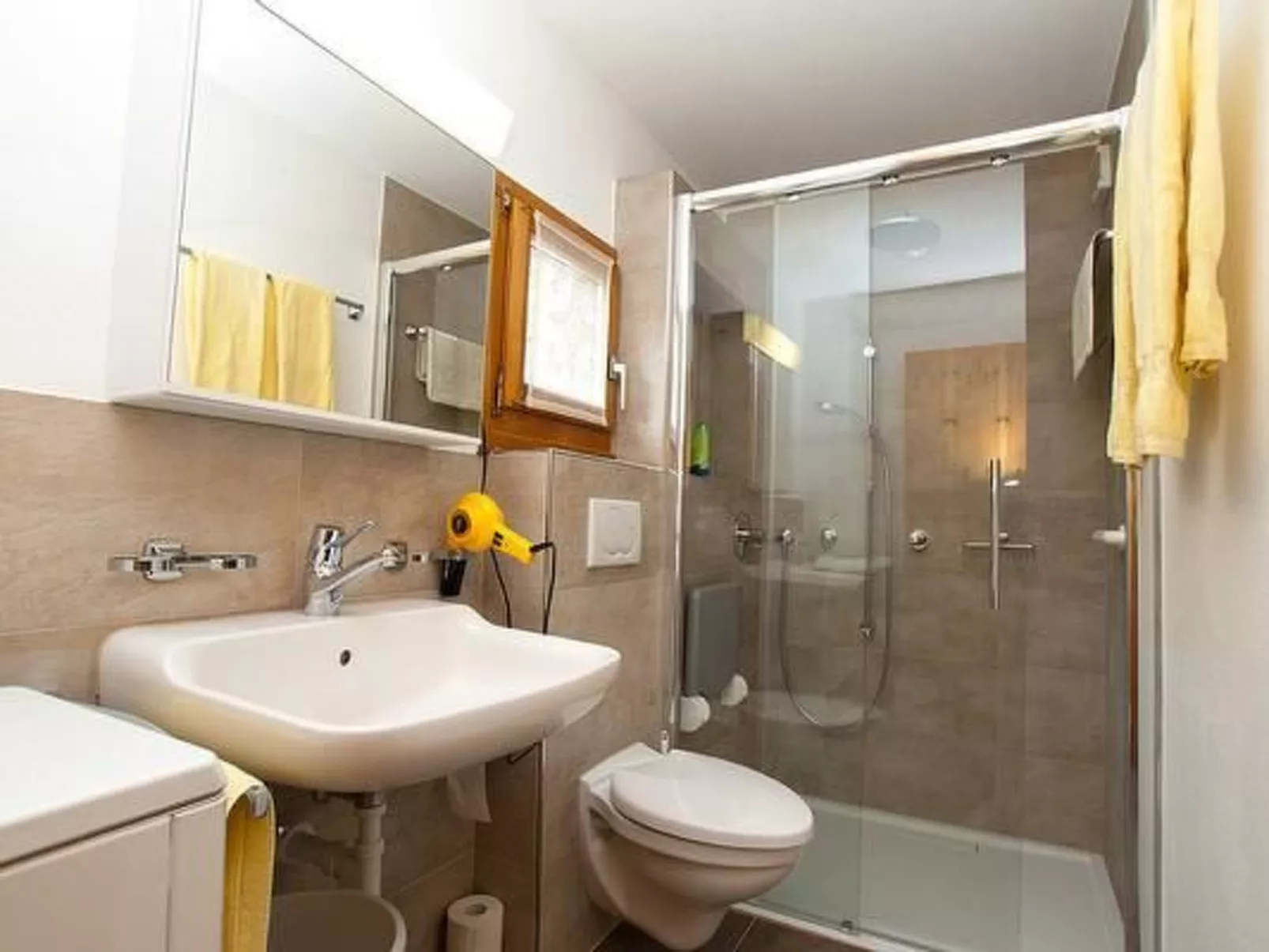 Chesa Aquileja Trüb-Drinnen