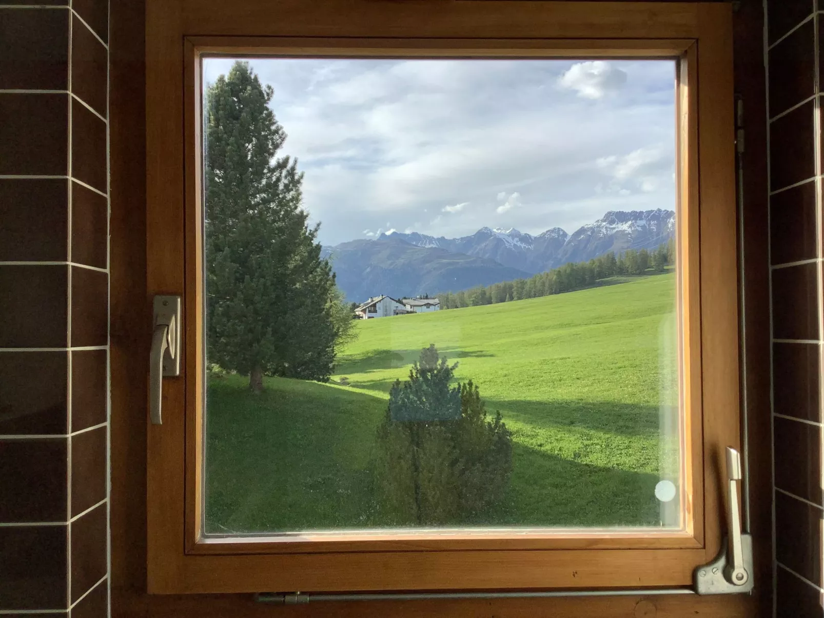 Chesa Auicula-Outside