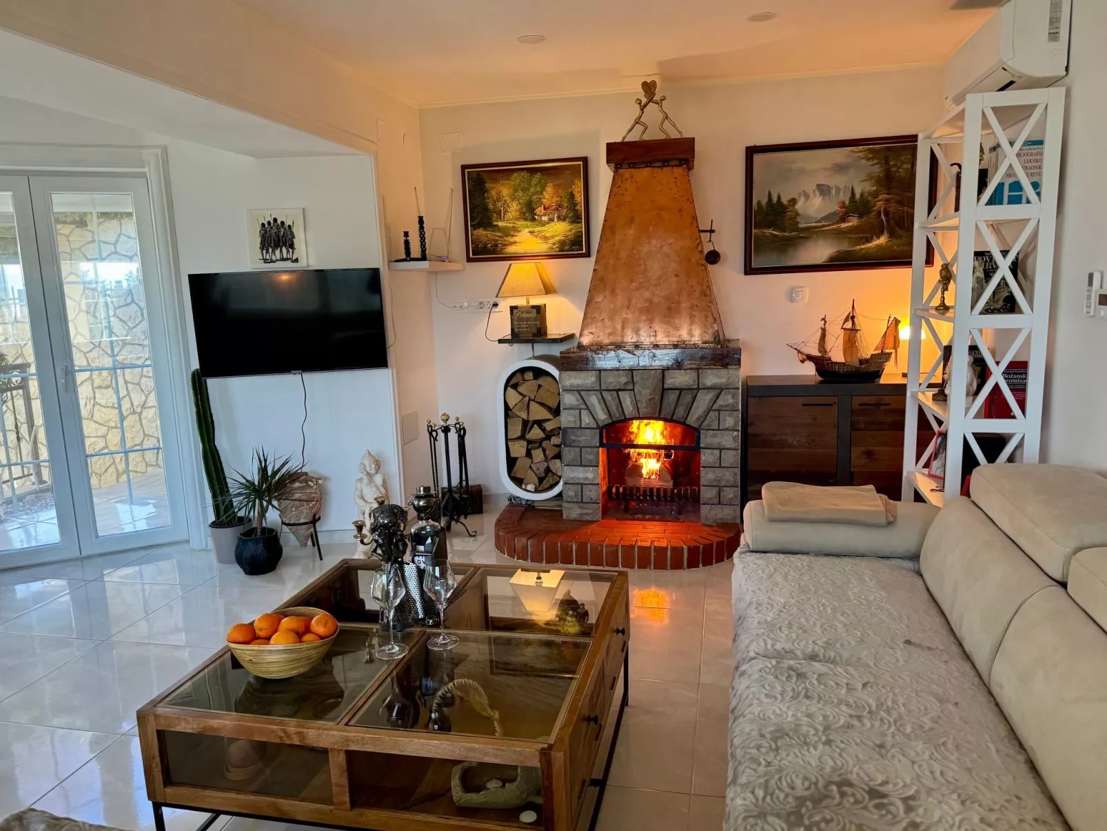 Apartment Toma 2-Image-tags.info