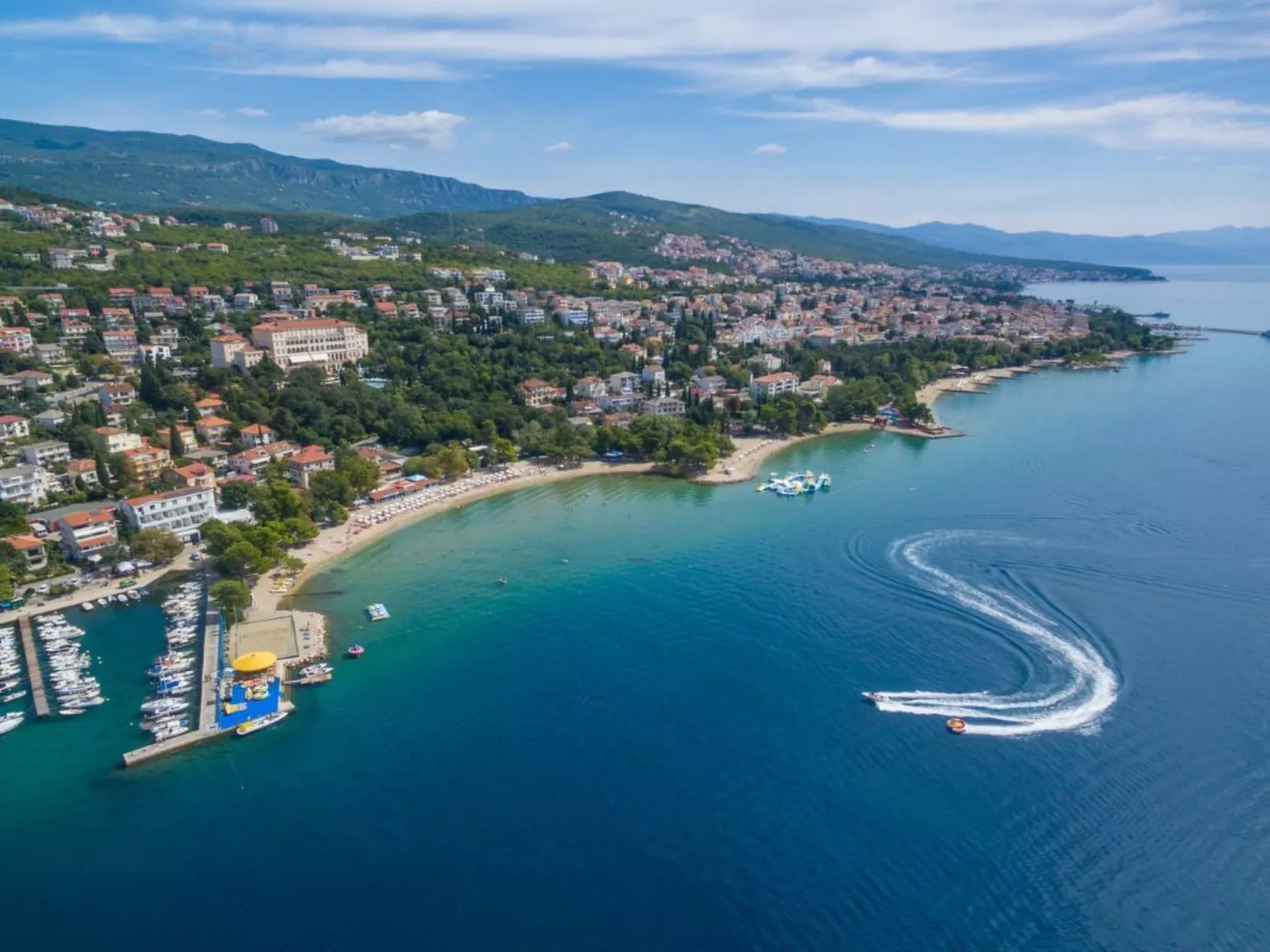 Wohnung im Erdgeschoss mit Terrasse-Draußen