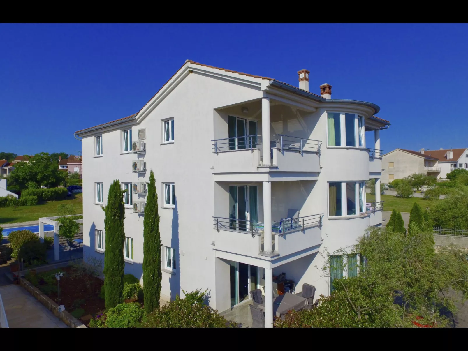 Mit Blick auf das Wasser-Outside