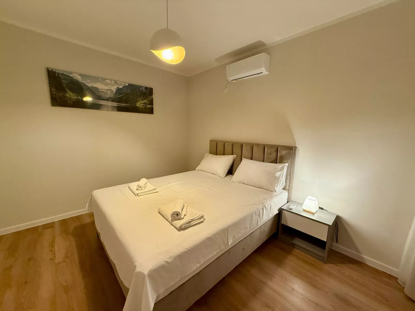 Schöne moderne Villa v-Dedans