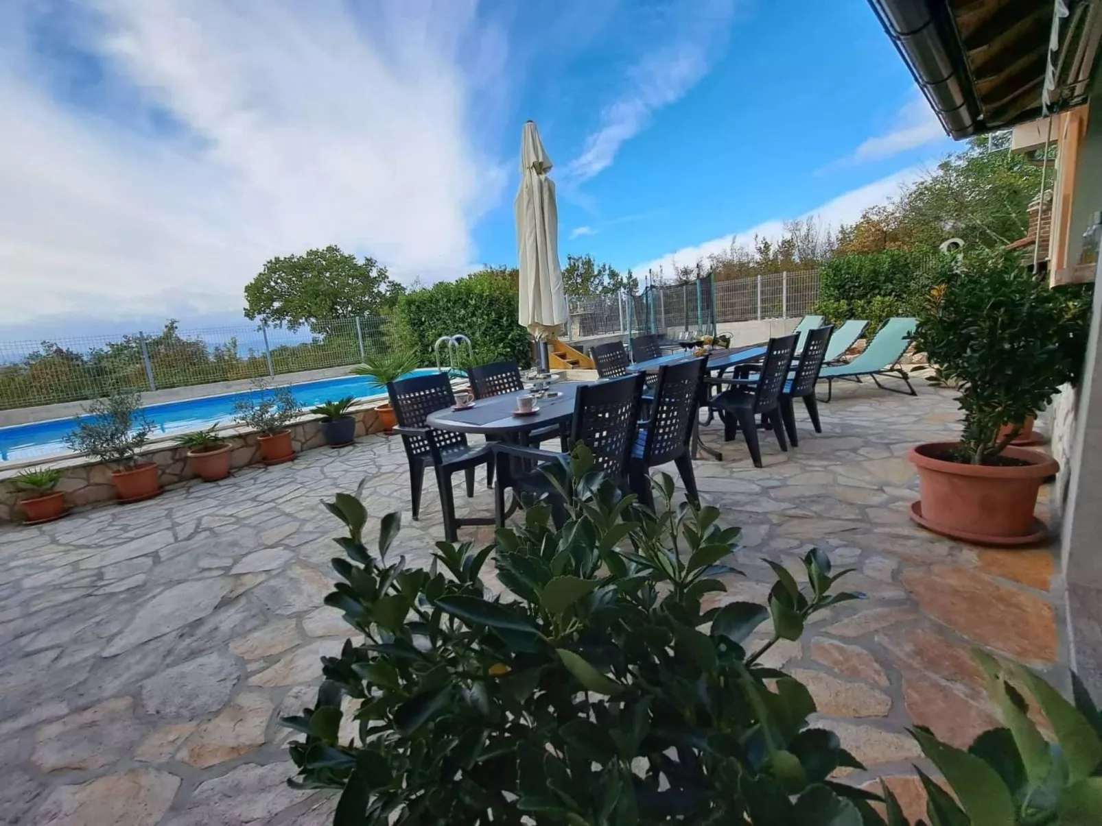 "Nette App in der Nähe des Pools"-Outside