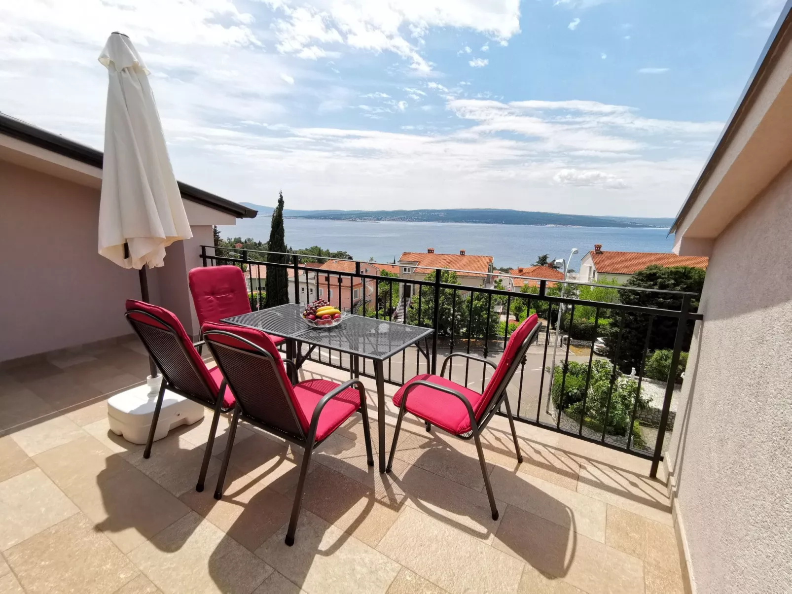 Wohnung in Crikvenica mit Terrasse und Meerblick-Draußen