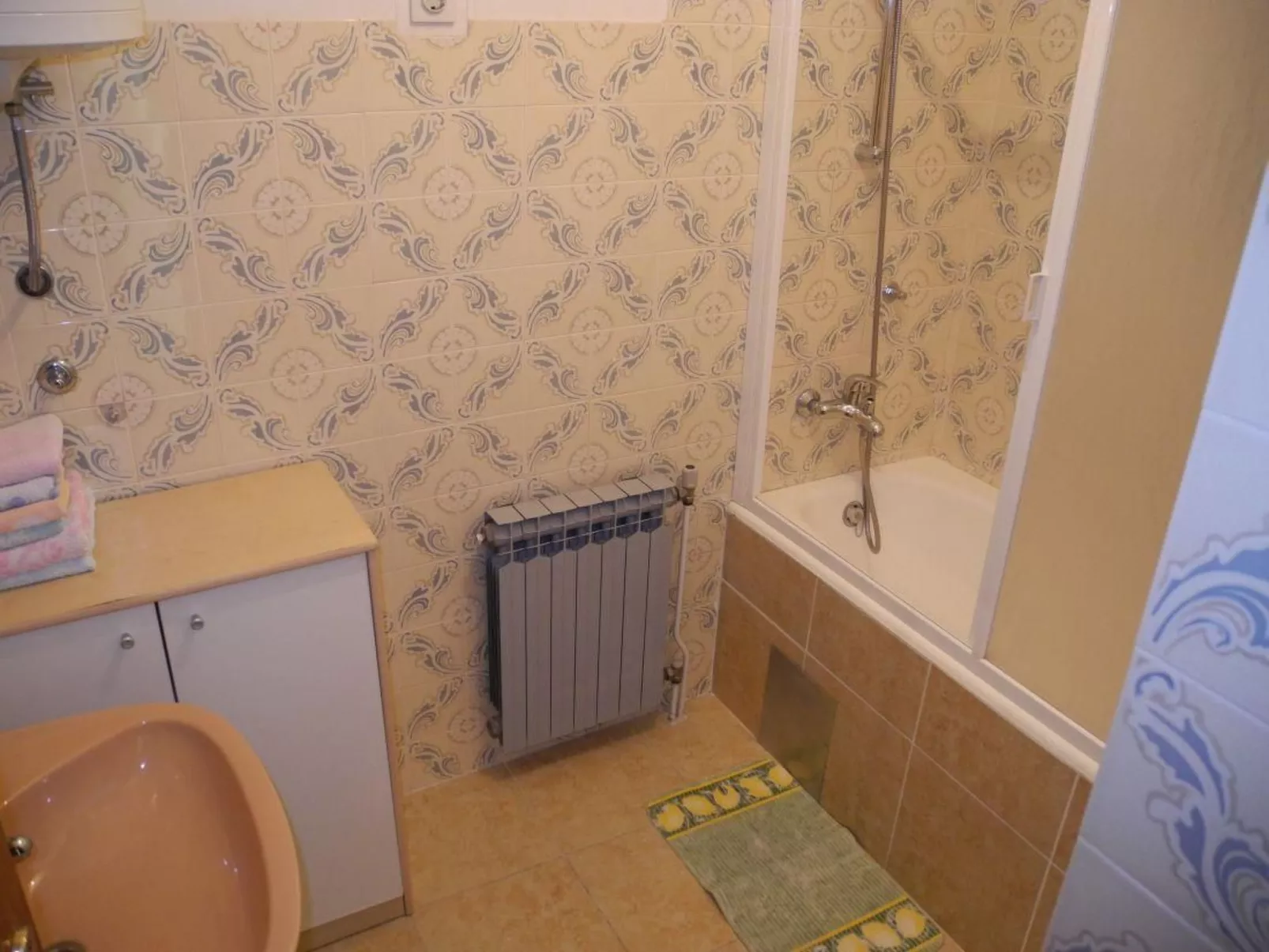 Appartement mit Balkon und Meerblick-Image-tags.info