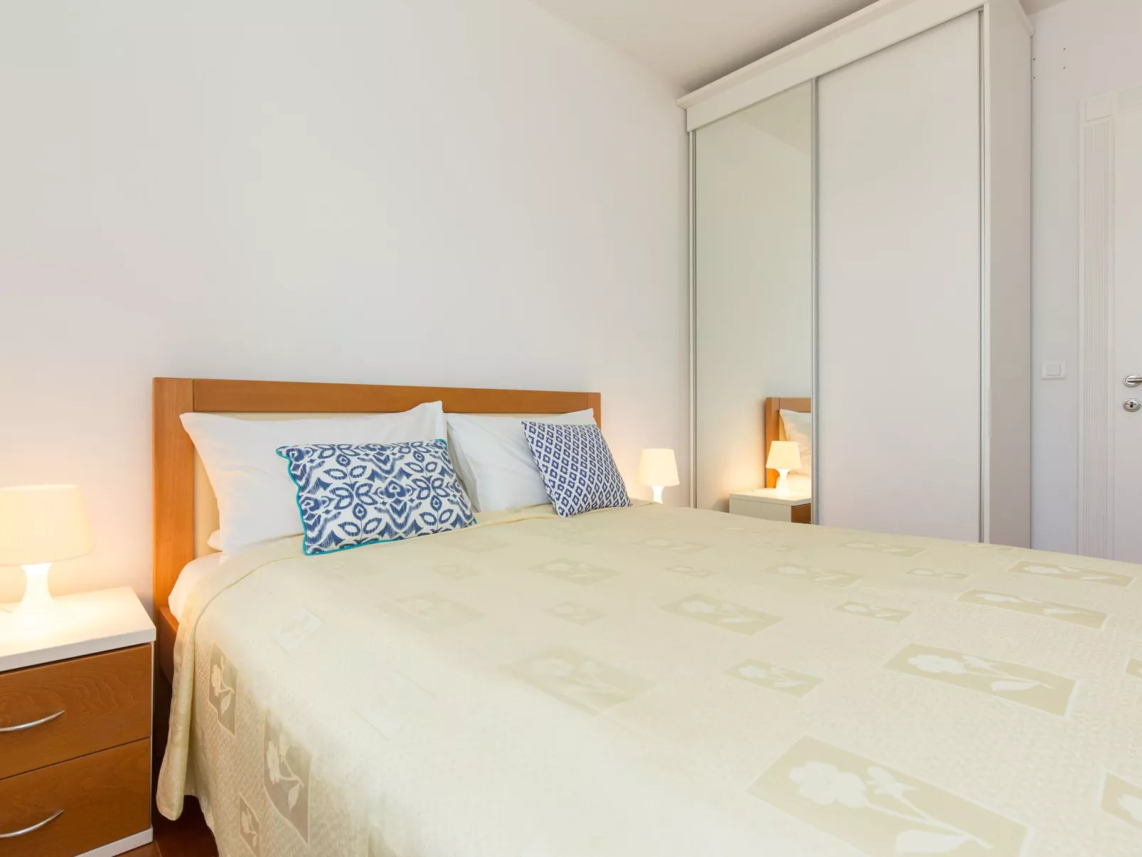 Für vier Personen mit Balkon-Dedans