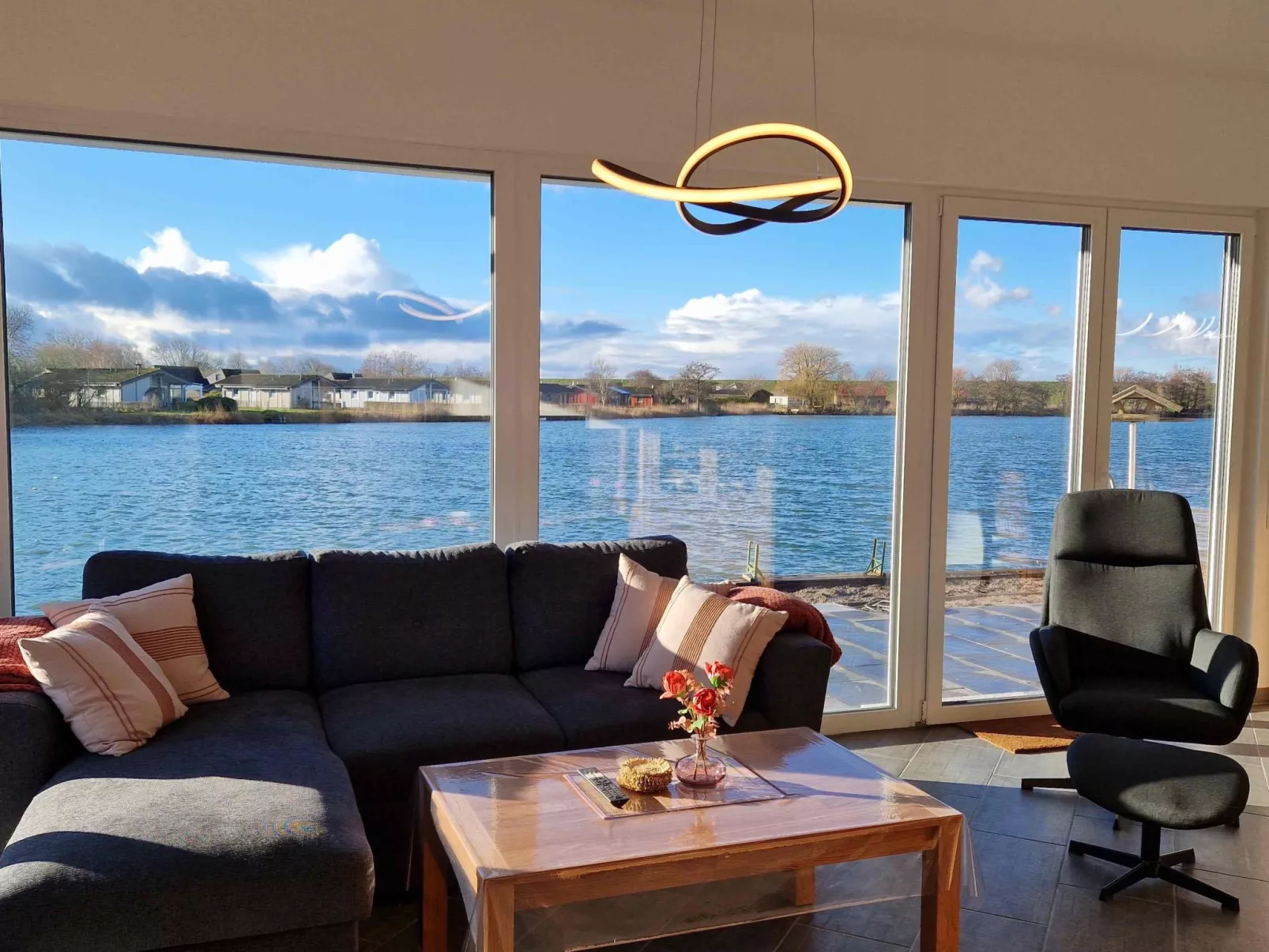 A 17 mit eigenem exklusivem Zugang zum Binnensee