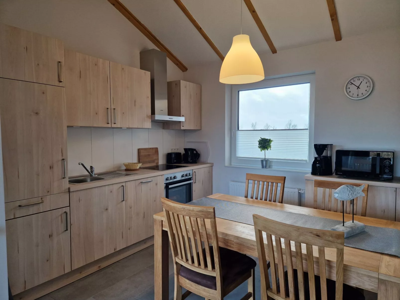 G16 Eingezäuntes Haus mit Terrasse und Garten