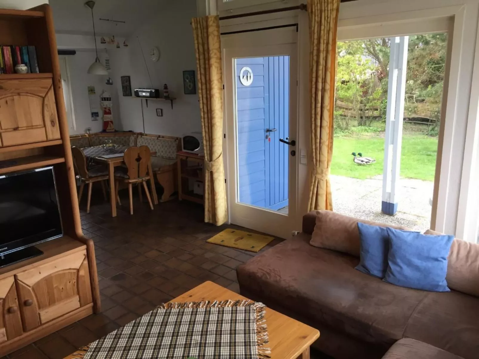 Direkt am Binnensee mit eigenem Steg-Drinnen