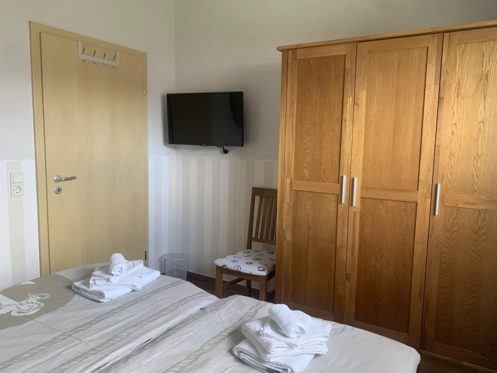 M1 Ferienhaus mit Garten, Terrasse und Carport-Dedans