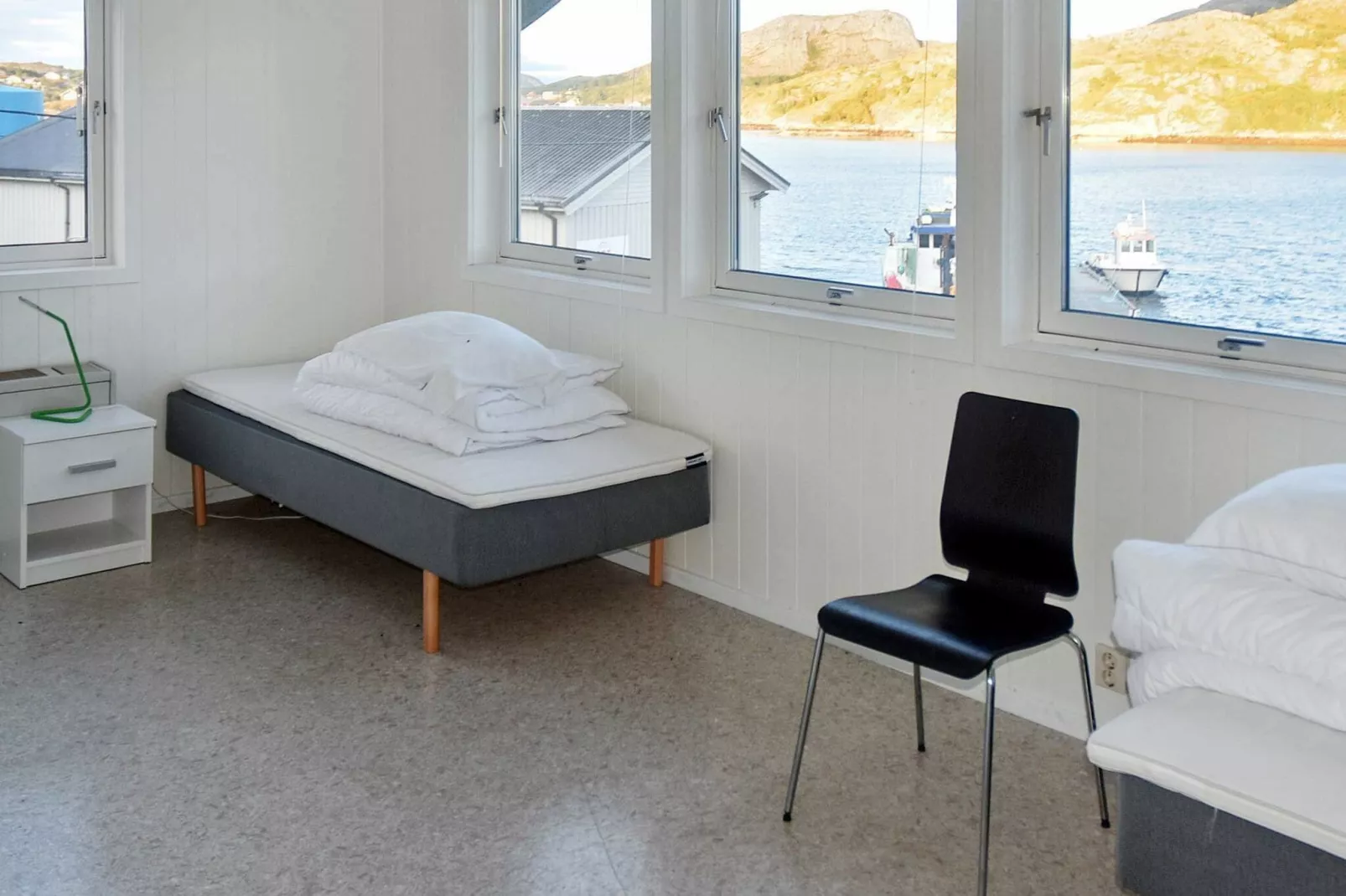 60733 - LITEN BOENHET-Indoor