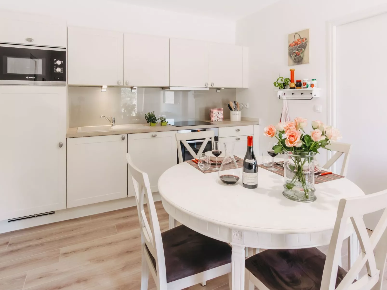 Charmante Ferienwohnung mit Terrasse und Pool-Drinnen