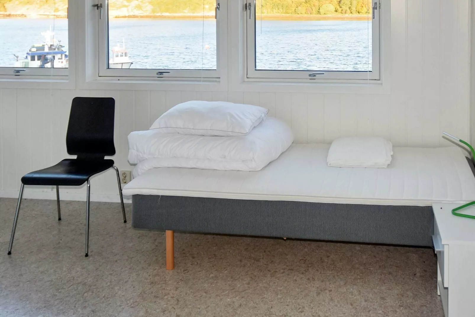 60733 - LITEN BOENHET-Indoor