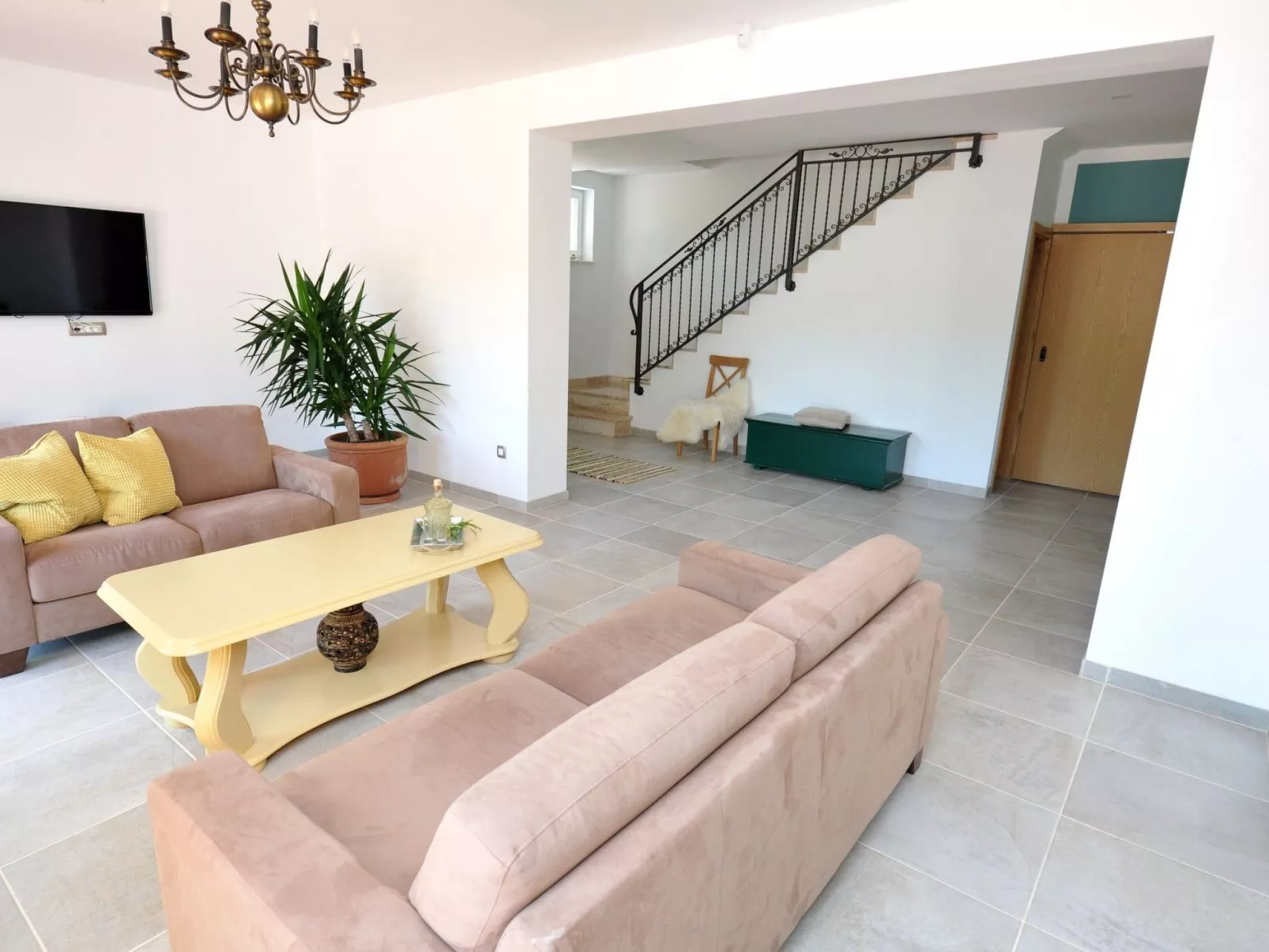 Alleinstehendes Ferienhaus mit Swimmingpool-Dedans